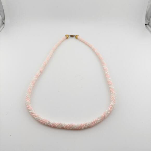 Vintage Pink White Beaded Rope Necklace Gold‎ Tone Filigree Clasp Handmade - Picture 10 of 11